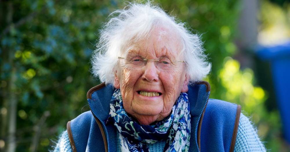 Tom Moore - Inspired by Captain Tom Moore this 'unbelievable' 99-year-old is doing her own '100th birthday walk' to raise money for the NHS - manchestereveningnews.co.uk