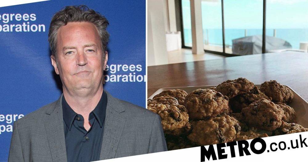 Matthew Perry - Friends star Matthew Perry gets ready for ‘serious nude eating’ as he bakes cookies in quarantine without wearing pants - metro.co.uk