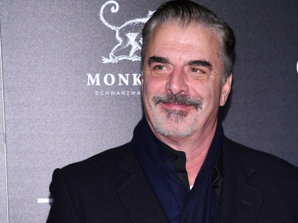 Carrie Bradshaw - Chris Noth - Chris Noth stuns fans with shaved head pandemic makeover - torontosun.com