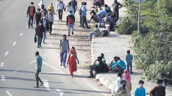 Covid-19; SC asks Centre to resolve plea seeking minimum wages to migrant workers - livemint.com - city New Delhi