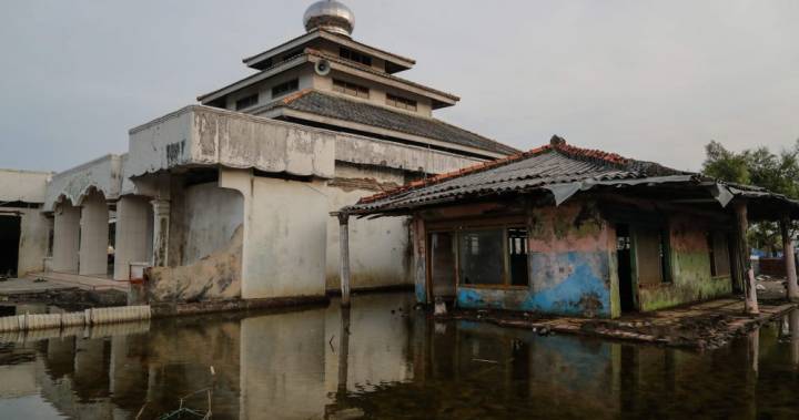 Indonesia locks coronavirus quarantine breakers in ‘haunted’ houses - globalnews.ca - Indonesia - city Jakarta