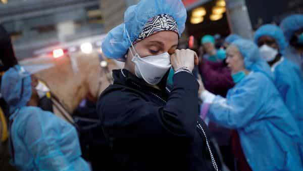 Global coronavirus cases pass 2.5 million as US tally nears 800,000 - livemint.com - Usa