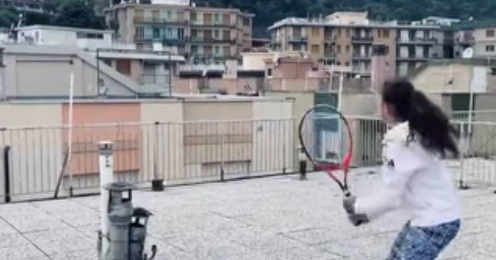 Girls play thrilling tennis on neighbouring rooftops during Covid-19 lockdown - dailystar.co.uk - Italy