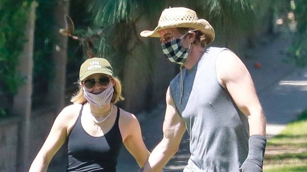 Dax Shepard - Kristen Bell and Dax Shepard Playfully Pat Each Other's Butt During Quarantine Walk - etonline.com - county Park - Los Angeles, county Park
