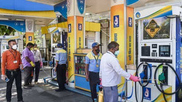 India running out of space to store oil. Petrol pumps almost full - livemint.com - India