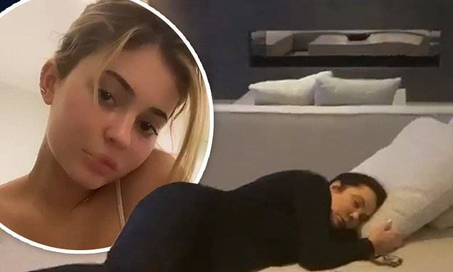 Kylie Jenner - Kris Jenner - Kylie Jenner sneaks up on Kris Jenner and screams to wake her from a deep sleep while in quarantine - dailymail.co.uk