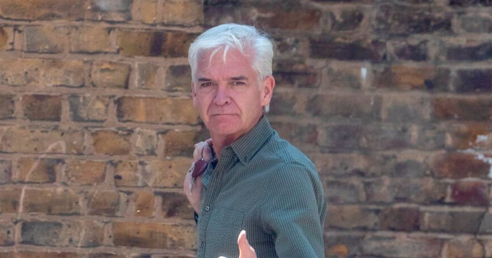 Phillip Schofield - Phillip Schofield still wearing wedding ring after leaving marital home for bachelor pad - mirror.co.uk
