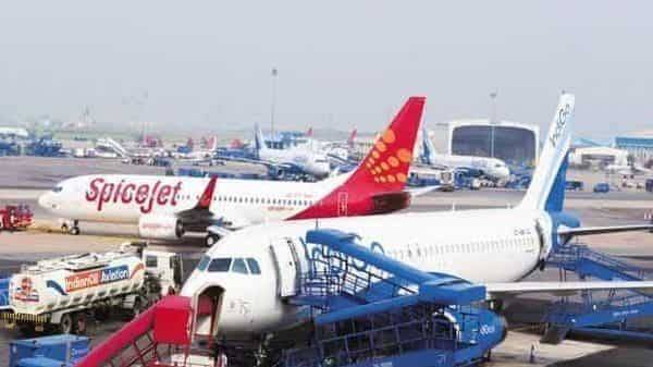 Hardeep Singh Puri - Amid lockdown, govt asks airlines to stop selling tickets but no one's listening - livemint.com - India