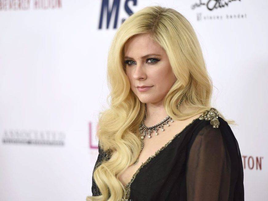 Avril Lavigne - Avril Lavigne re-records Warrior to raise funds for medical workers - torontosun.com