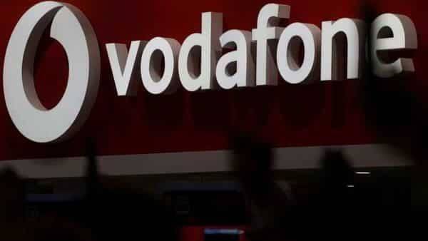 Vodafone aides Voda-Idea by $200 million under CLM - livemint.com - India - Britain
