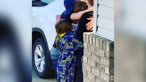 Vancouver fire chief drives 13 hours to surprise his children after weeks away from home - globalnews.ca