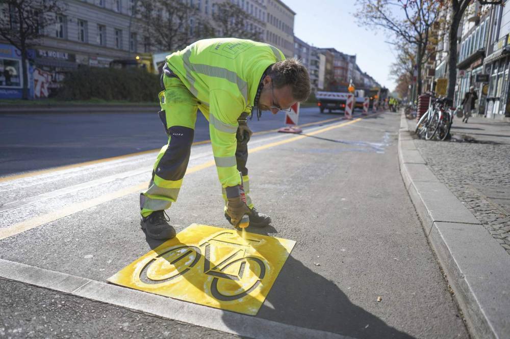 Berlin gets 'pop-up' bike lanes to boost cycling in pandemic - clickorlando.com - Germany - city Berlin