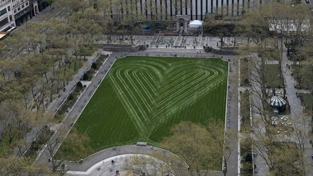 Good News - New York City's Bryant Park Spreads the Love With Giant Heart Yard Art - etonline.com - New York