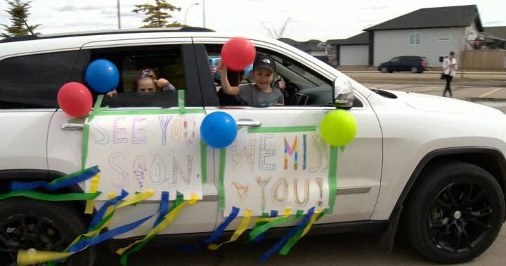 Coronavirus: Warman, Sask., preschool hosts parade through parking lot of seniors’ home - globalnews.ca