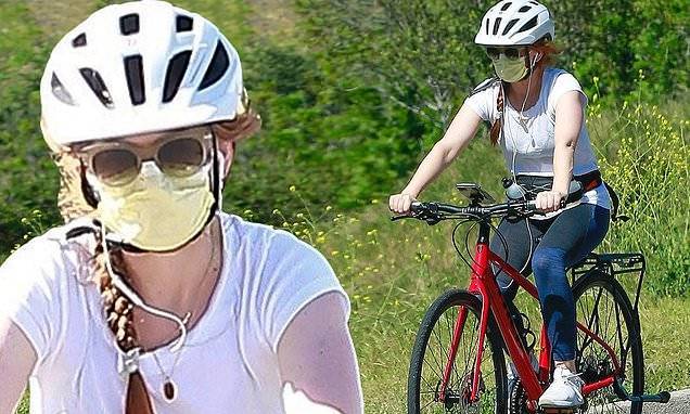 Isla Fisher takes bicycle for a spin wearing face mask and safety helmet as she exercises in LA - dailymail.co.uk - Los Angeles