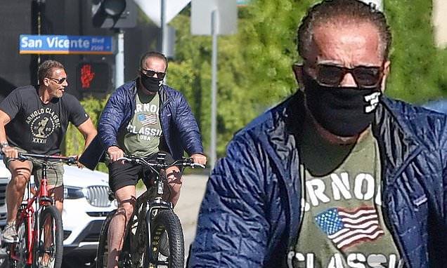 Arnold Schwarzenegger - Ralf Moeller - Arnold Schwarzenegger dons Terminator-inspired mask during bike ride with German actor Ralf Moeller - dailymail.co.uk - Germany - Los Angeles - state California