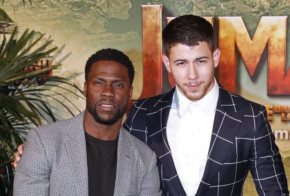 Kevin Hart - Nick Jonas - Watch Kevin Hart And Nick Jonas Run Off When Asked To Hold A Huge Snake - etcanada.com