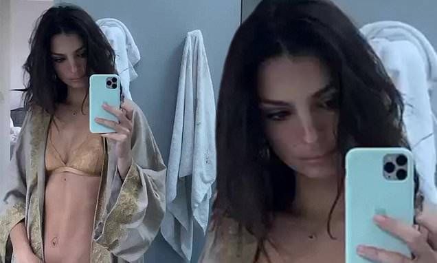 Emily Ratajkowski - Emily Ratajkowski gets 'wine drunk' and flashes sculpted midriff posing in lingerie in the bathroom - dailymail.co.uk - county Storey