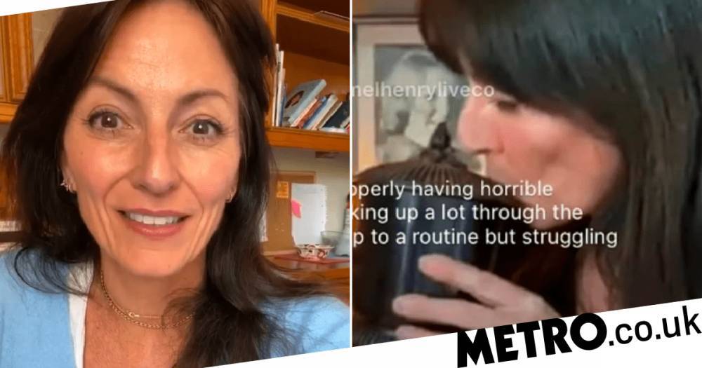 Davina Maccall - Davina McCall kisses urn with late sister’s ashes during live as she recalls ‘weird’ lockdown experience - metro.co.uk