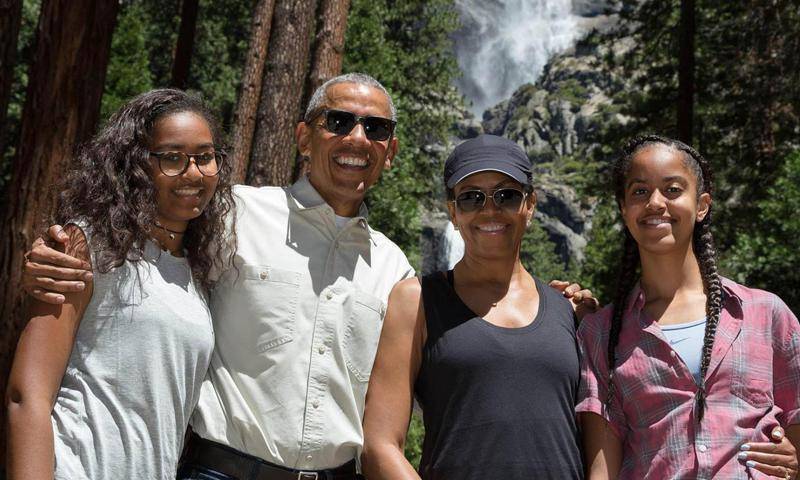 Barack Obama - Malia Obama - Sasha Obama - Malia Obama and Barack’s father-daughter hike has dad inspired for Earth Day - us.hola.com - state California - state Nevada - county Park - county Sierra