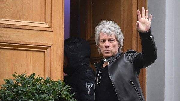 Zane Lowe - Jon Bon Jovi explains why he cancelled rather than postponed tour - breakingnews.ie