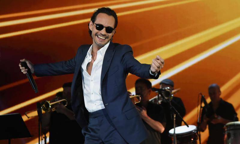 Marc Anthony - Marc Anthony gives his fans a special gift – and our jaws are on the floor - us.hola.com