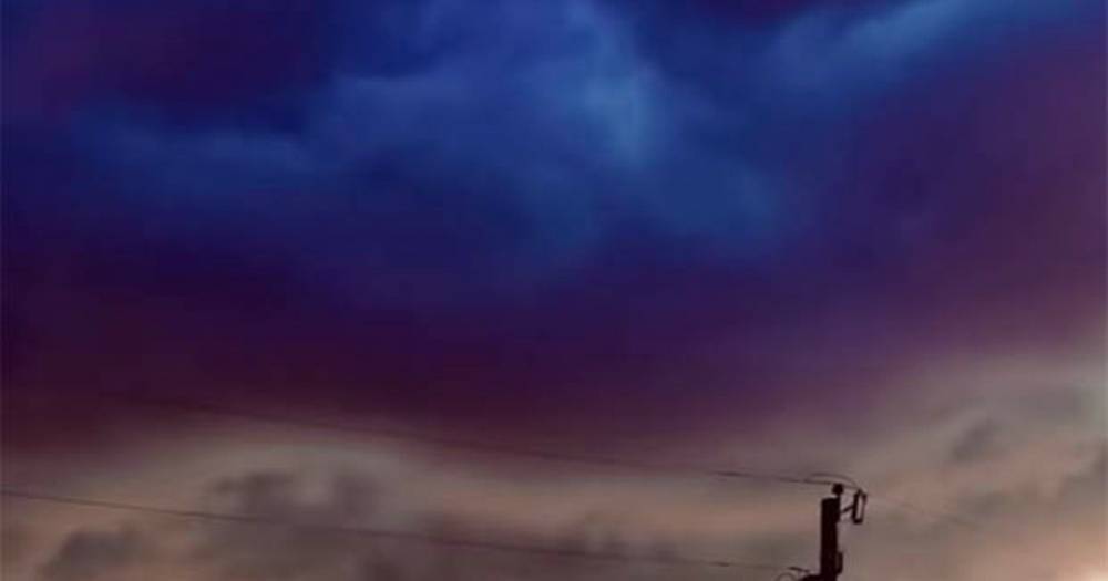 Easter Sunday - Ominous ‘blue cloud’ filmed churning over Texas in eerie footage - dailystar.co.uk - Usa - state Texas
