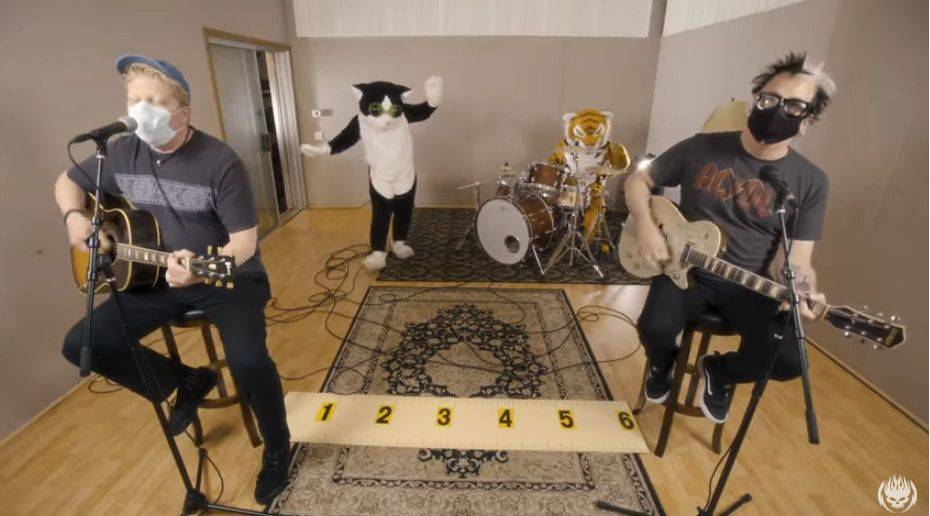 Tiger King - Carole Baskin - The Offspring Cover Joe Exotic’s ‘Here Kitty Kitty’ While Social Distancing With Cat Costumes - etcanada.com - county King - county Johnson - county Clinton