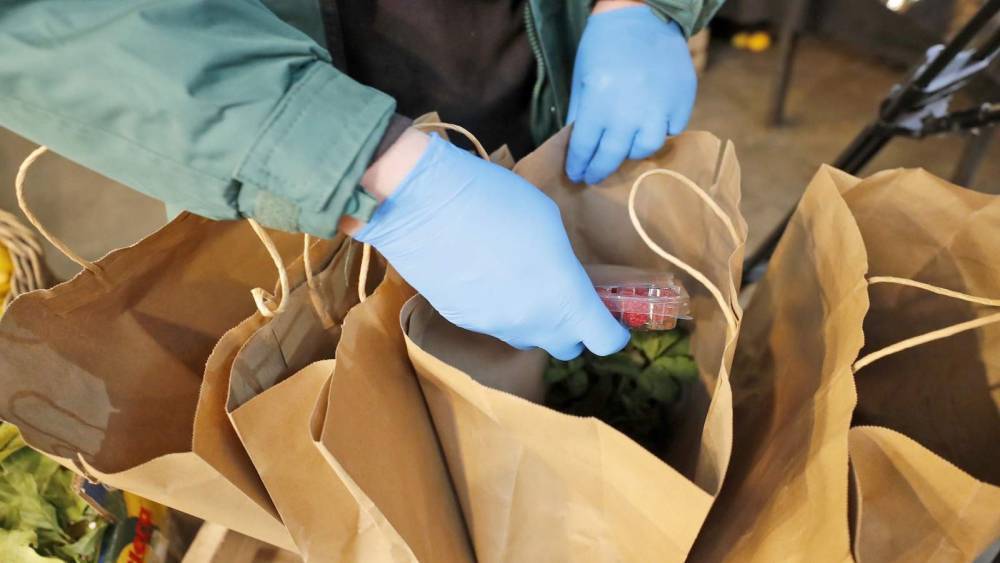 Groceries handed out to more than 1,600 residents at Holly Hill food drive - clickorlando.com - state Florida - county Volusia - county Hall - county Hill