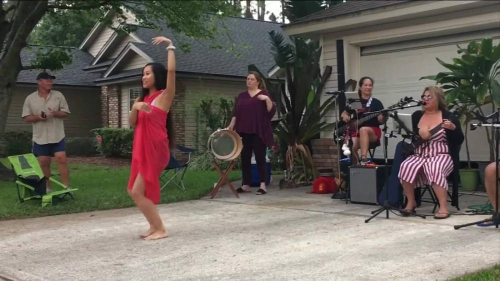 Clay County neighbors uplifted by surprise musical performance - clickorlando.com - state Florida - county Clay