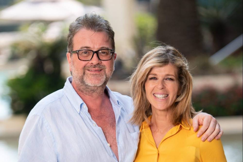 Kate Garraway - Kate Garraway shares emotional post thanking NHS for ‘keeping my Derek alive’ as husband remains in critical condition - thesun.co.uk
