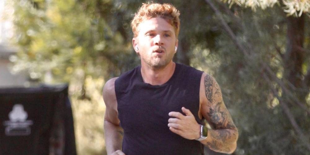Ryan Phillippe - Ryan Phillippe Shows Off His Muscles During an Afternoon Jog - justjared.com - county Pacific