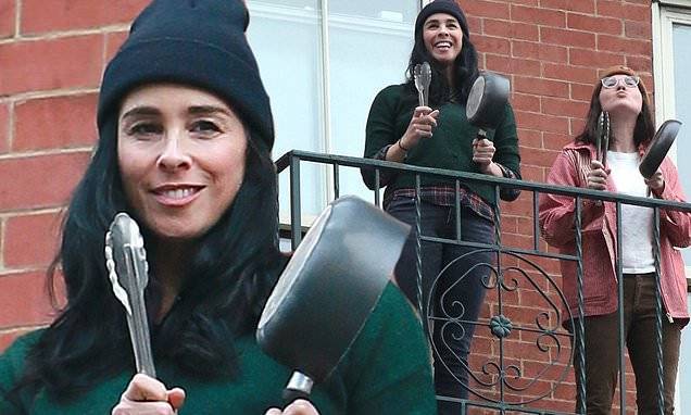 Sarah Silverman - Annie Segal - Sarah Silverman steps out on her fire escape for her daily salute to essential workers - dailymail.co.uk - New York
