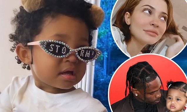 Kylie Jenner - Travis Scott - Travis Scott's Fortnite concert gets taken over by Stormi while Kylie Jenner calls her a messy eater - dailymail.co.uk
