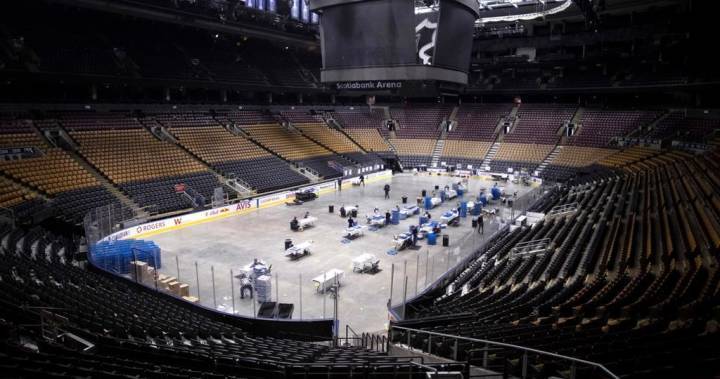 Coronavirus: Scotiabank Arena turns into giant kitchen as MLSE looks to make 10,000 meals daily - globalnews.ca