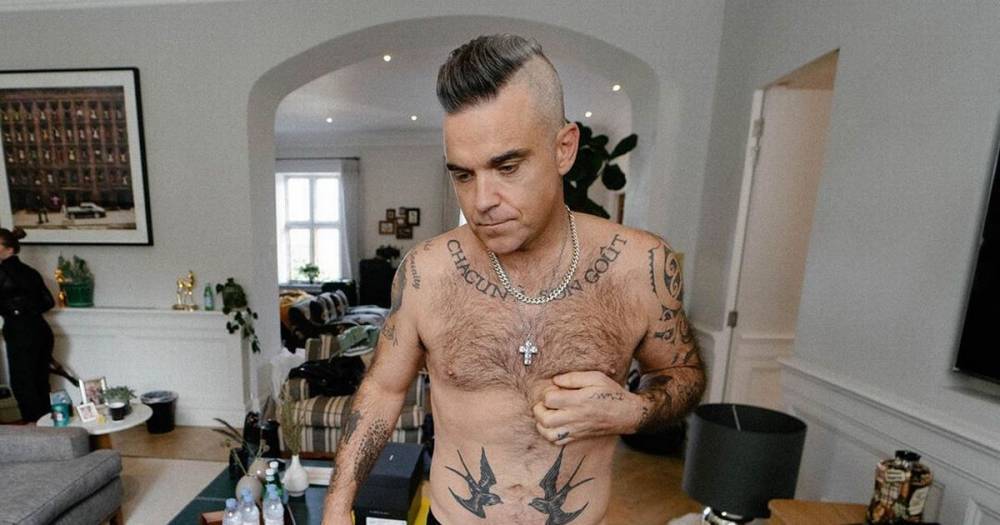 Robbie Williams - Robbie Williams shows off 'impressive bulge' as he strips off in steamy living room snap - mirror.co.uk