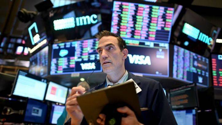 Stocks gain as $484B small-business relief bill clears Congress - fox29.com - New York