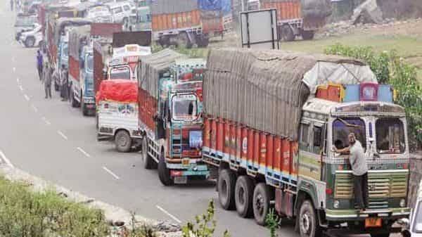 India's truckers in crisis: police checks, no food and fears of coronavirus - livemint.com - city New Delhi - India - city Mumbai