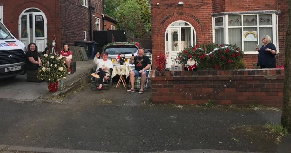Christmas comes early to Salford estate as neighbours try to spread cheer - manchestereveningnews.co.uk - city Manchester - city Santa Claus