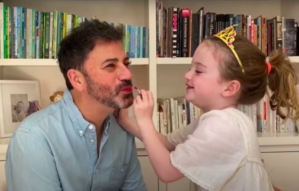 Jimmy Kimmel - Jimmy Kimmel’s 5-Year-Old Daughter Does His Makeup With Hilarious Results - etcanada.com - city Las Vegas