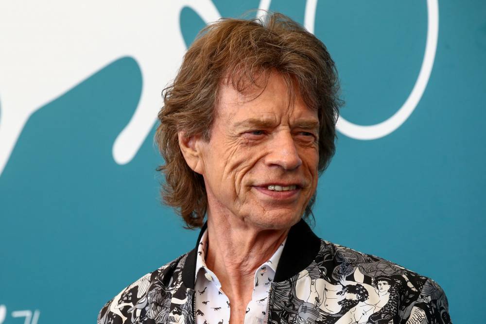 Paul Maccartney - Zane Lowe - Mick Jagger - Mick Jagger Takes Shot At The Beatles After Paul McCartney Says They Were Better Than The Rolling Stones - etcanada.com