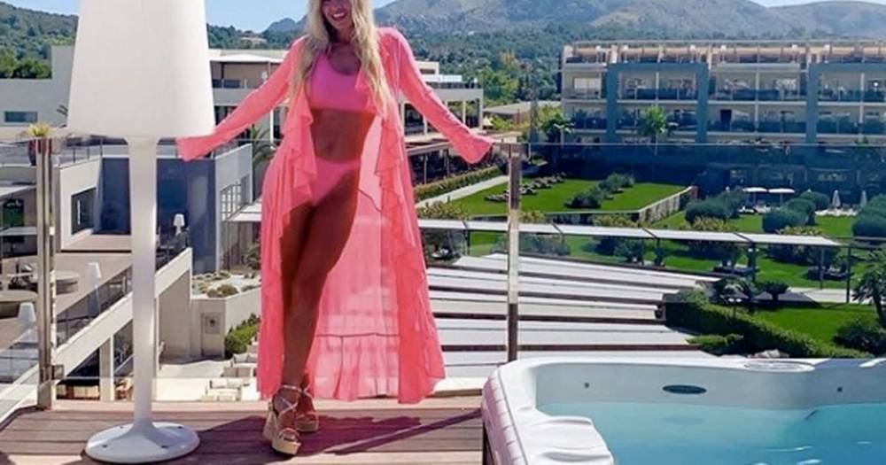 Christine Macguinness - Paddy Macguinness - Christine McGuinness turns Barbie girl as curves spill from skimpy hot-pink bikini - dailystar.co.uk - Britain