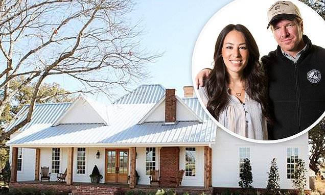 Joanna Gaines - Chip Gaines - Joanna and Chip Gaines on the farm! A look inside their charming country home - dailymail.co.uk - state Texas - county Crawford
