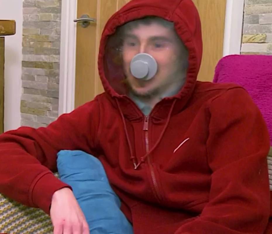 Gogglebox star Pete stuns viewers with genius hack as he uses a saucepan lid as a face mask - thesun.co.uk