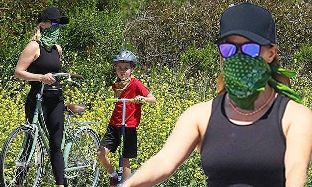Reese Witherspoon - Reese Witherspoon takes a break from isolation for a Malibu bike ride with youngest son Tennessee - dailymail.co.uk - Los Angeles - state California - state Tennessee - city Malibu, state California