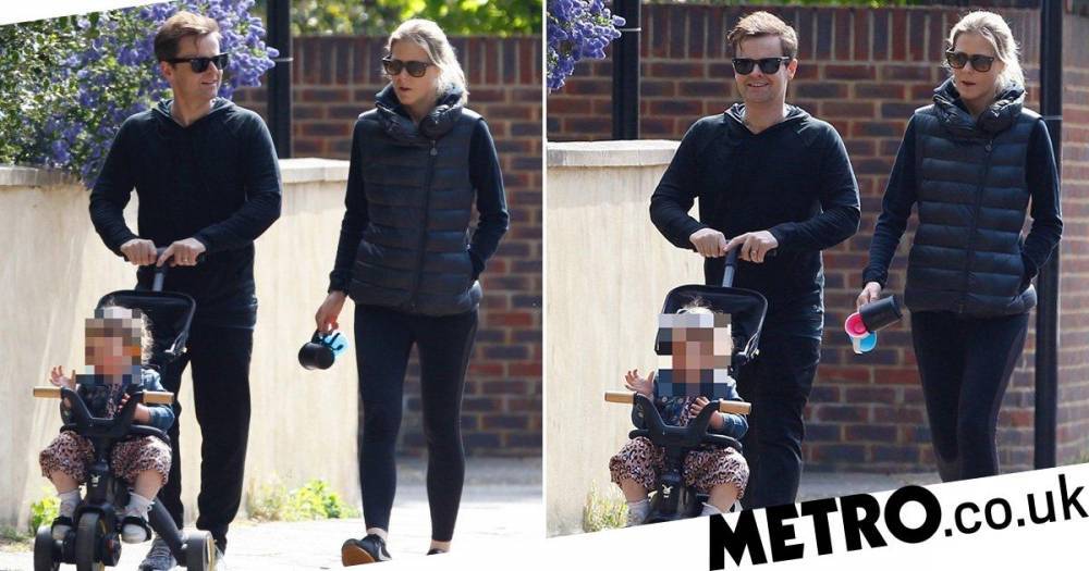 Declan Donnelly - Declan Donnelly and Ali Astall take their daughter Isla for daily stroll amid lockdown - metro.co.uk