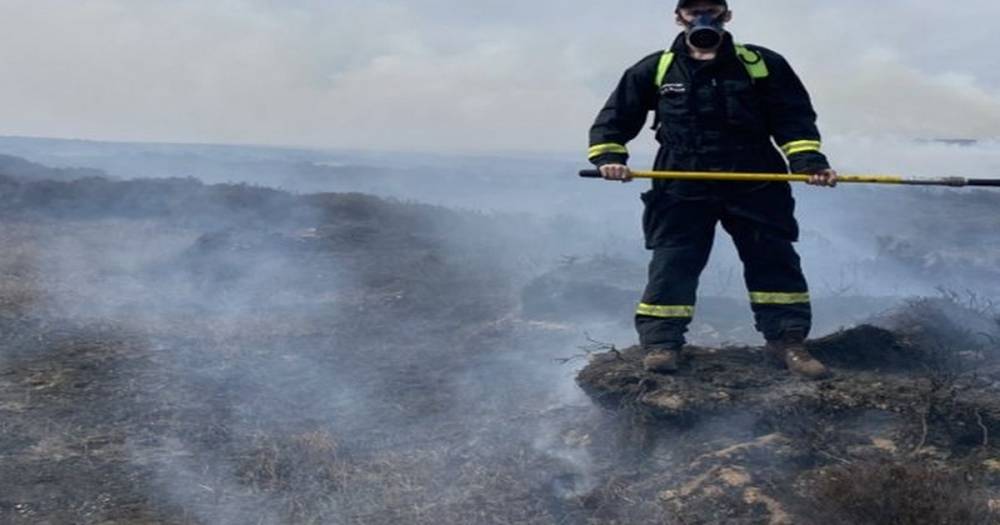 Firefighters have spent a third day tackling a huge moor fire in Derbyshire - manchestereveningnews.co.uk - city Manchester