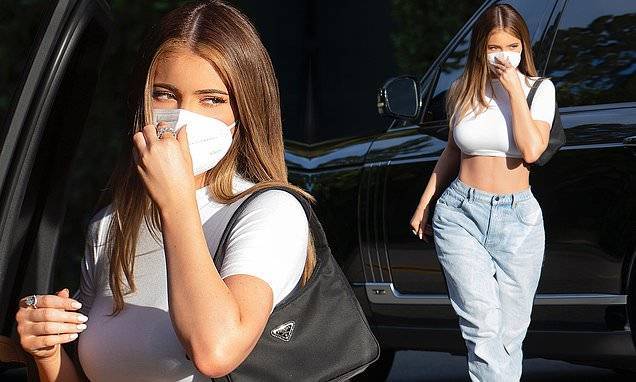 Kylie Jenner - Kim Kardashian - Alexander Wang - Kylie Jenner PICTURE EXCLUSIVE: Reality star flashes her toned tummy during glam appearance - dailymail.co.uk - Los Angeles - city Beverly Hills