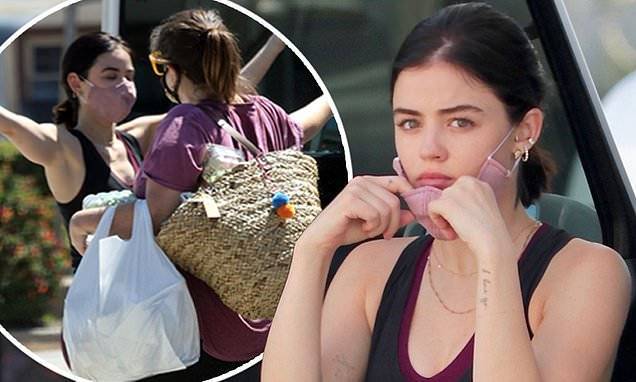 Lucy Hale - Lucy Hale covers up in a reusable facemask as she goes grocery shopping for a friend - dailymail.co.uk - Los Angeles