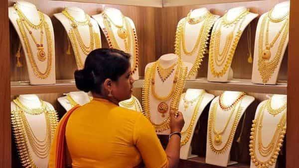 Jewellers push WhatsApp orders and online offers amid dull Akshaya Tritiya - livemint.com - city New Delhi - India